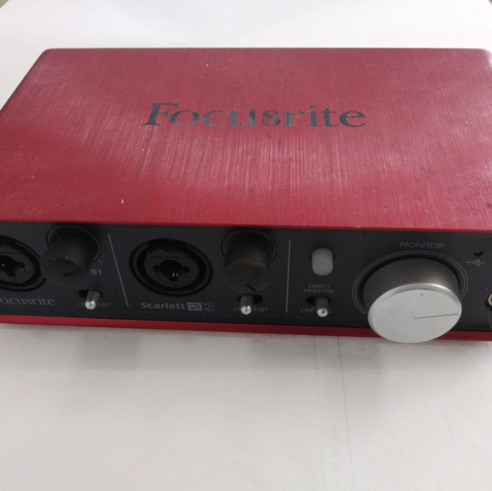Focus Rite Scarlett 2i2 mic preamp